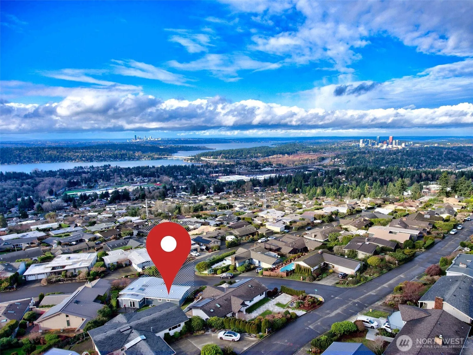 Property photo for 13901 Somerset Lane Se, Bellevue photo 2