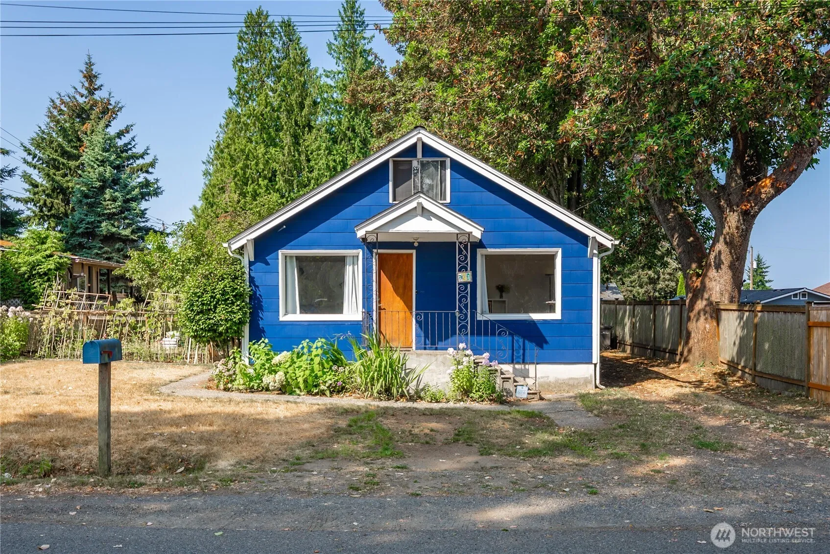 Property photo for 10251 3rd Avenue Sw, Seattle photo 3