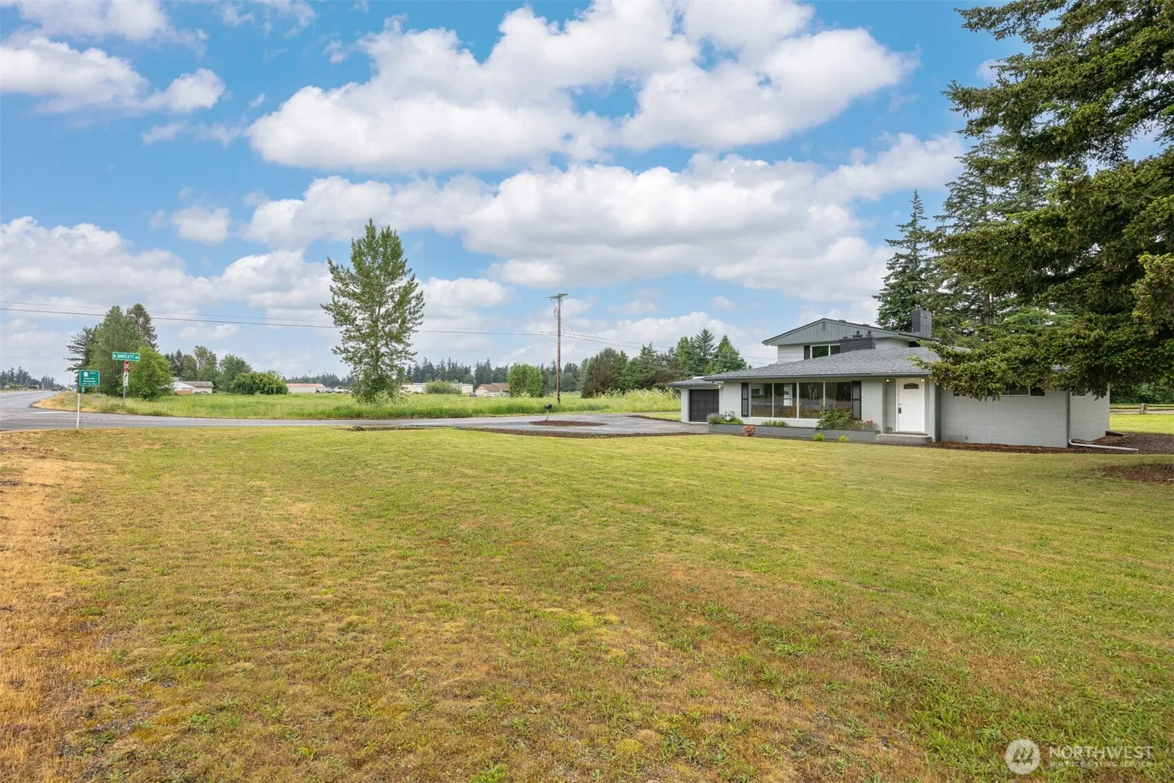 Property photo for 108 W Bartlett Road, Lynden photo 2