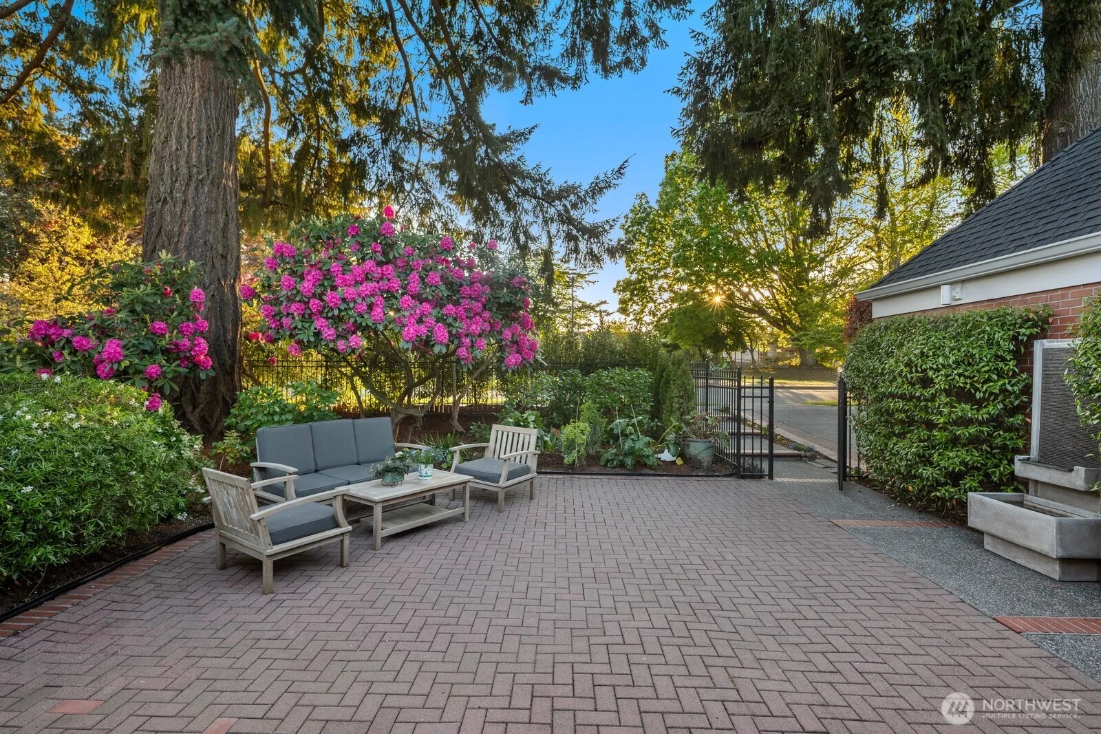 Property photo for 7044 50th Avenue Ne, Seattle photo 2
