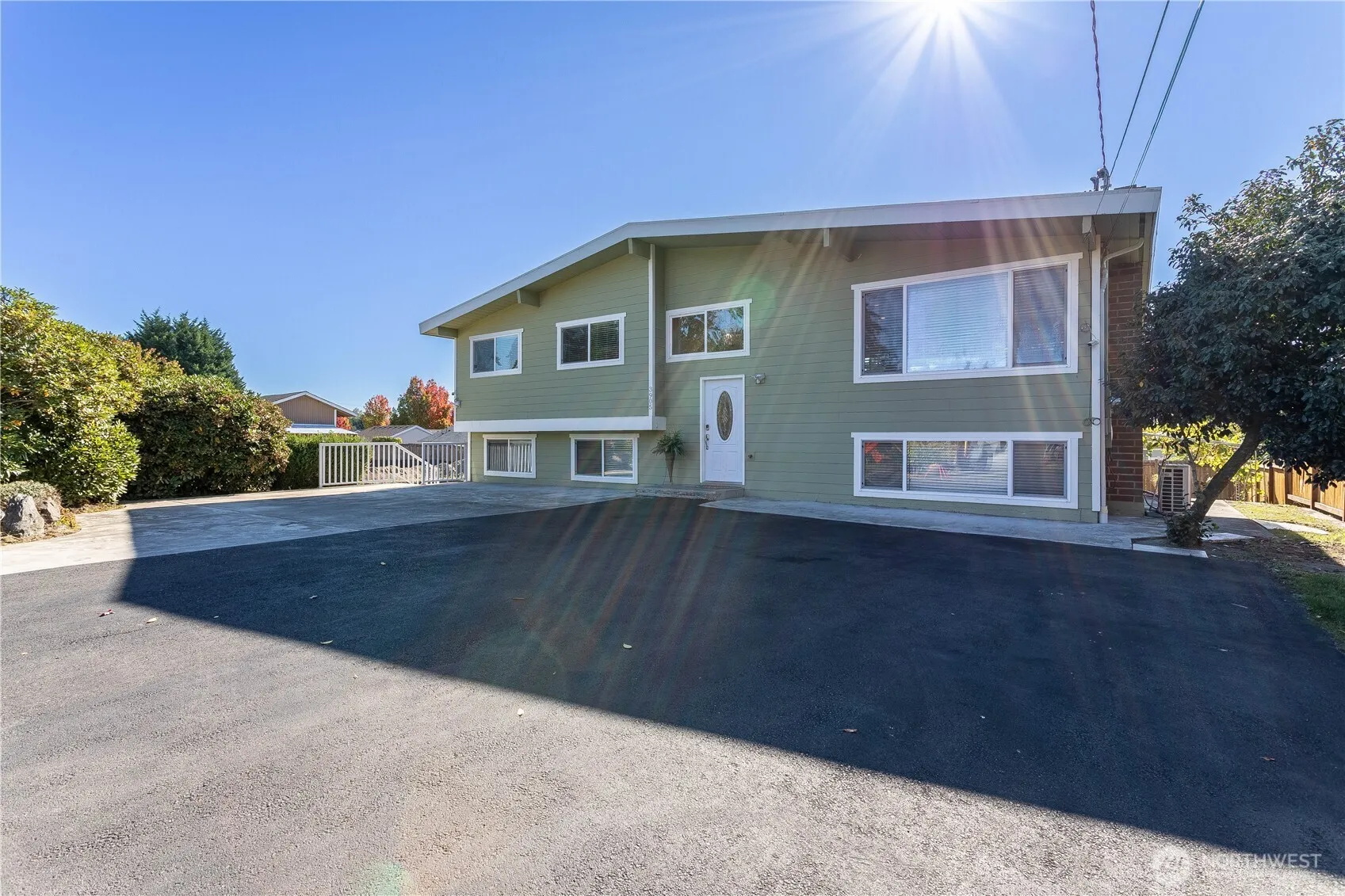 Property photo for 3905 Ne 6th Street, Renton