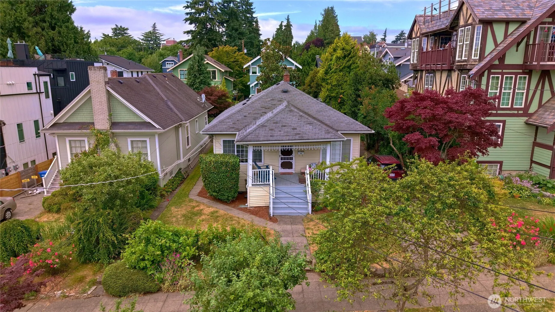 Property photo for 4017 Corliss Avenue N, Seattle photo 2