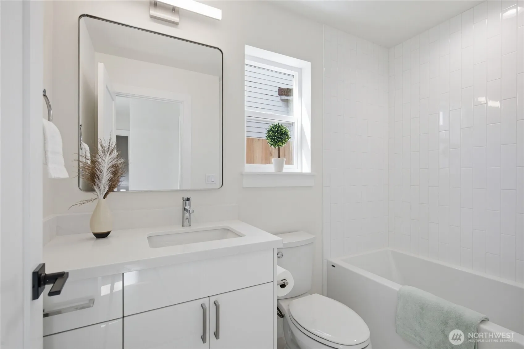 Property photo for 9323 Marcus Avenue S #b, Seattle photo 2