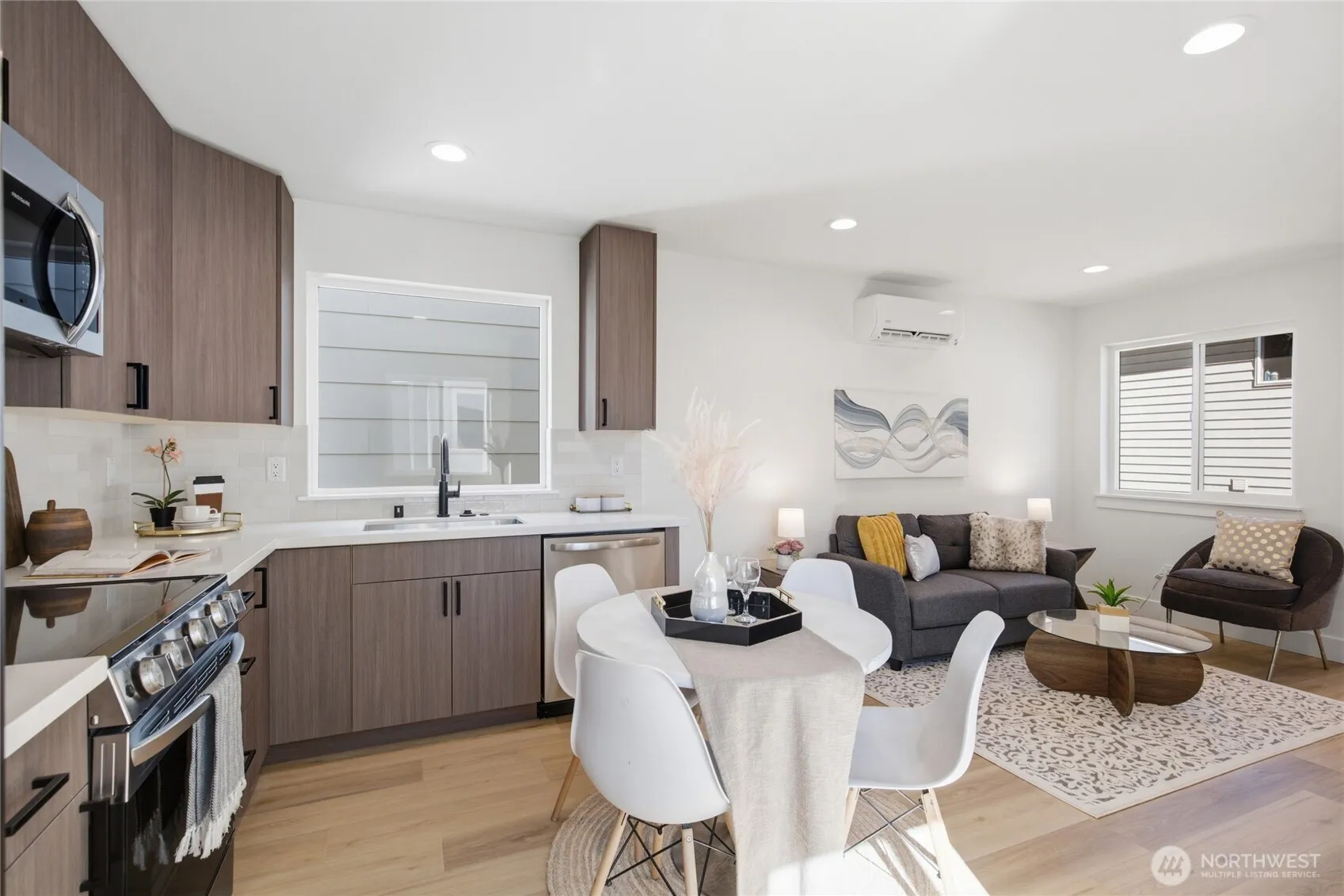 Property photo for 9323 Marcus Avenue S #b, Seattle photo 4