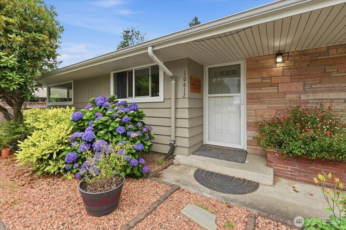 Property photo for 10612 Waller Road E, Tacoma photo 2