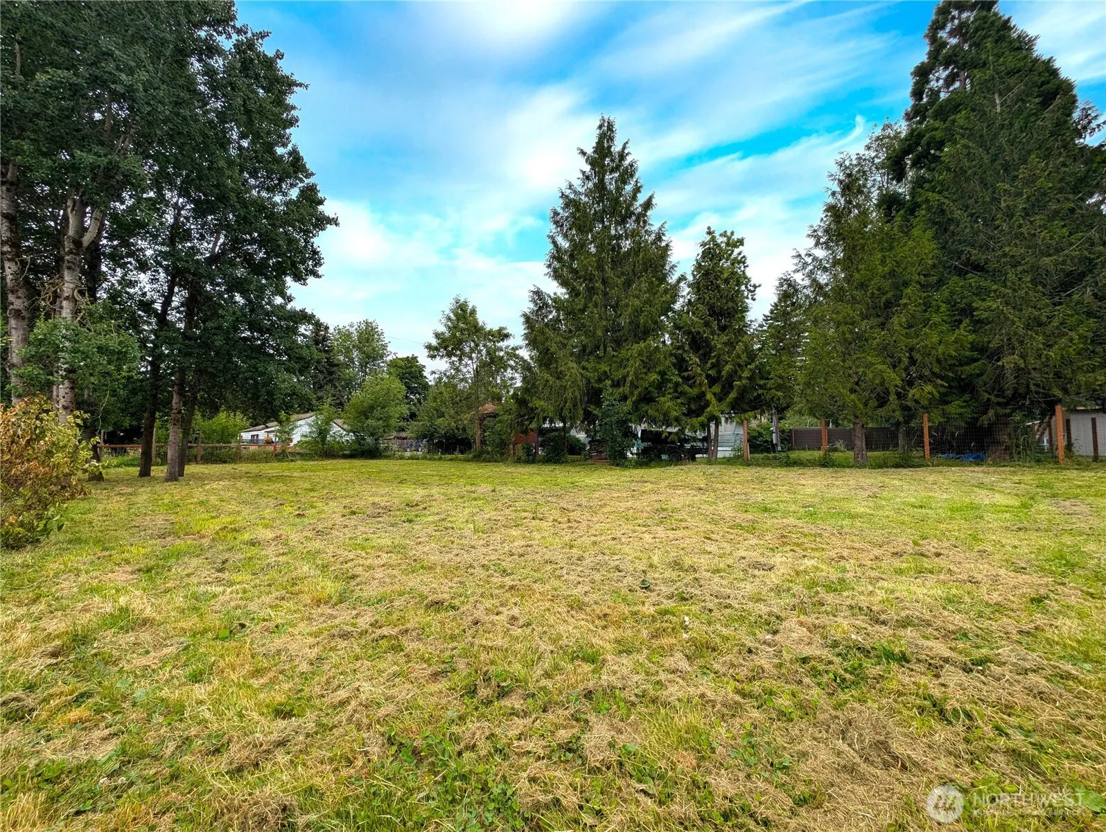 Property photo for 902 97th Street E, Tacoma photo 2