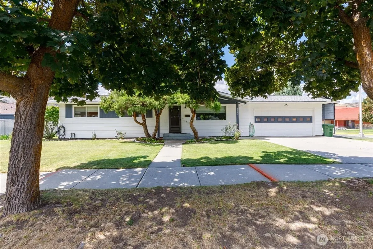 Property photo for 806 Central Drive, Coulee Dam photo 2
