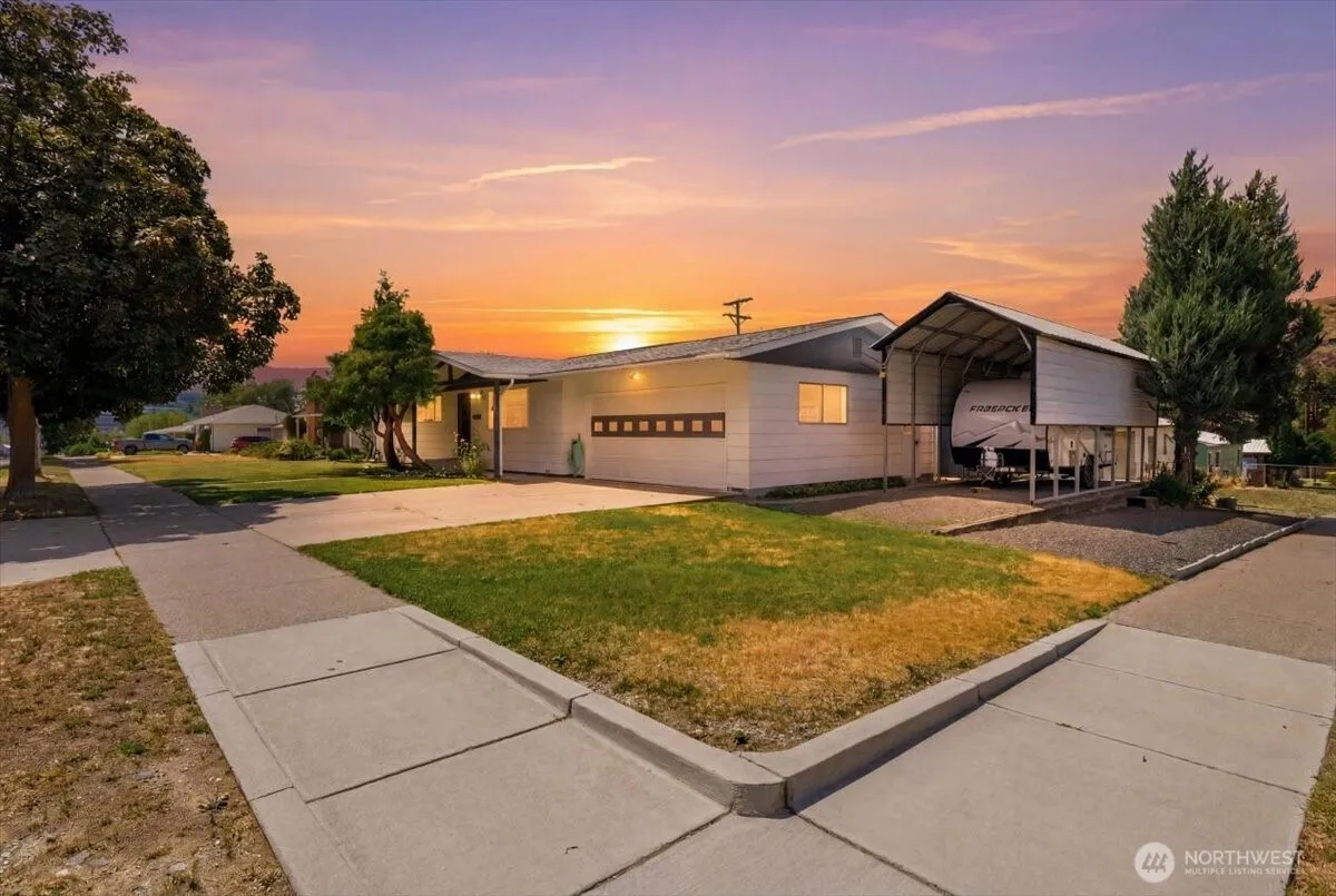 Property photo for 806 Central Drive, Coulee Dam
