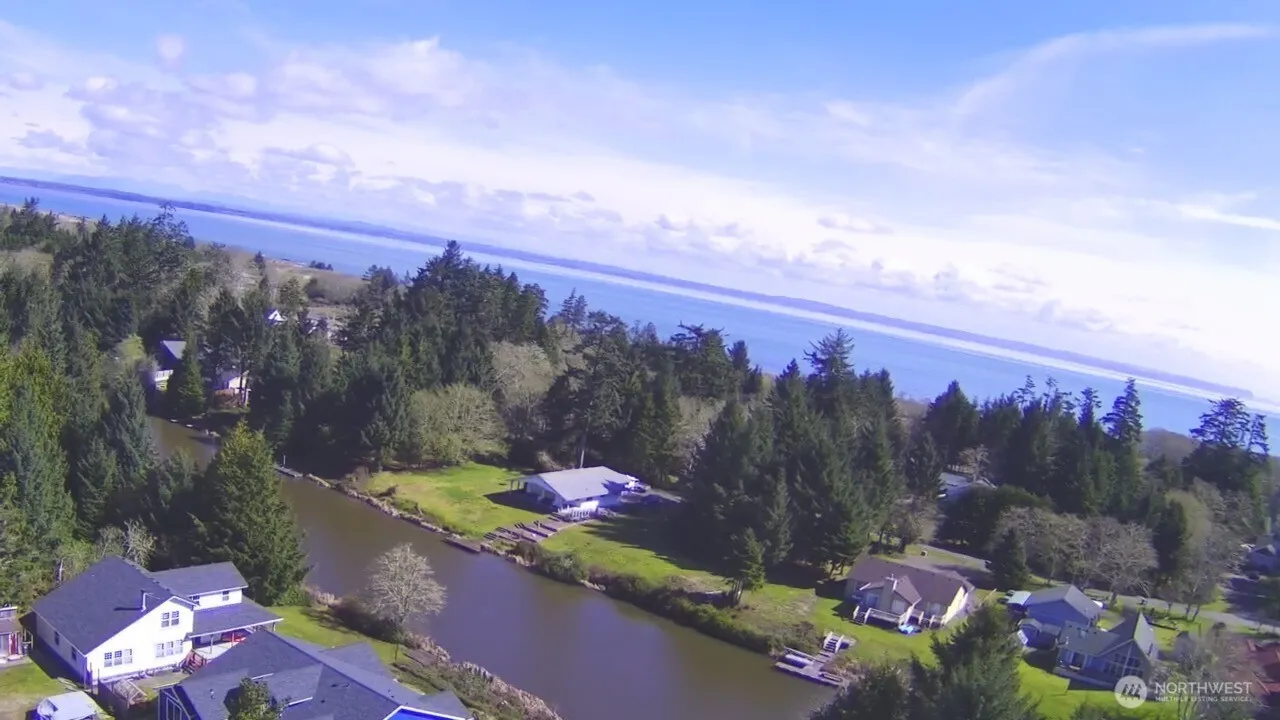 Property photo for 135 Duck Lake Drive Ne, Ocean Shores photo 4