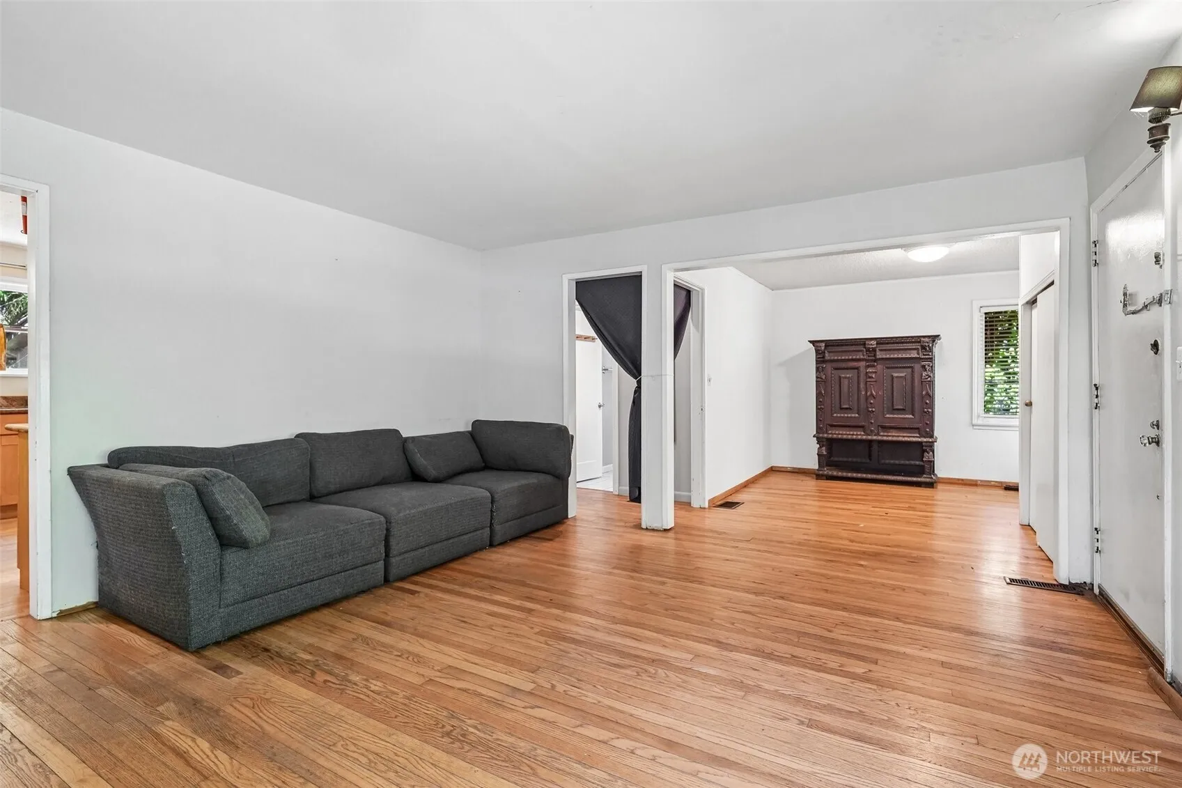 Property photo for 8555 30th Avenue Nw, Seattle photo 4