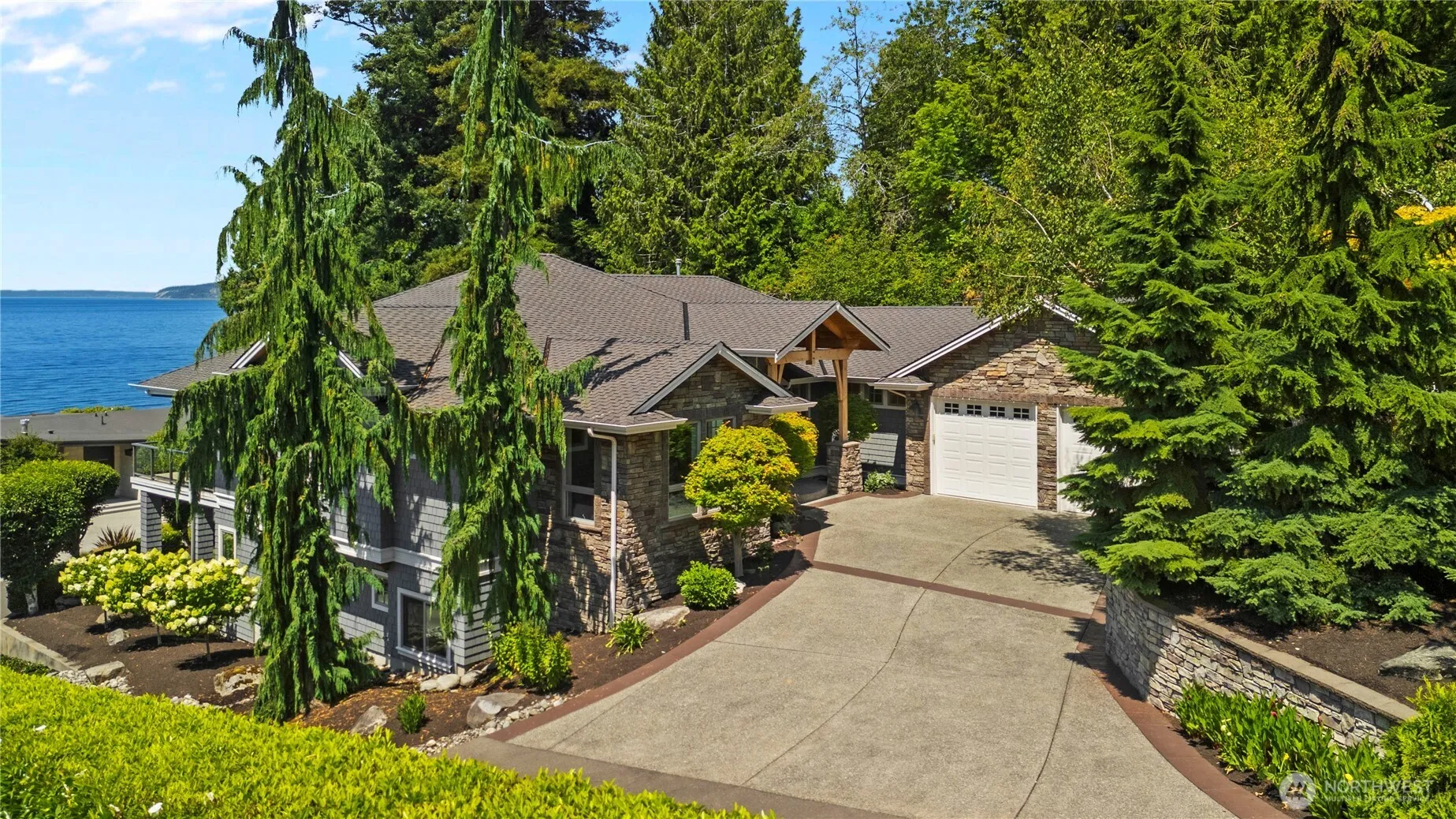 Property photo for 18608 Sound View Place, Edmonds photo 2