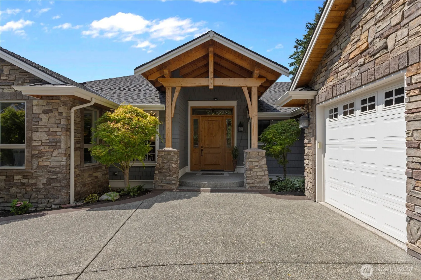 Property photo for 18608 Sound View Place, Edmonds photo 4