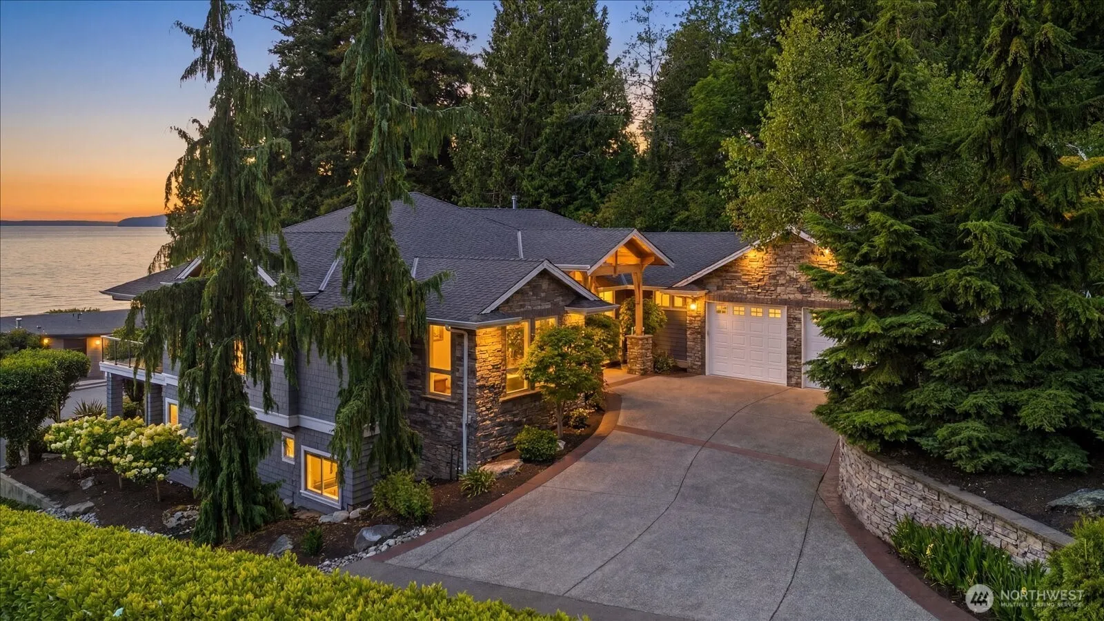 Property photo for 18608 Sound View Place, Edmonds photo 2