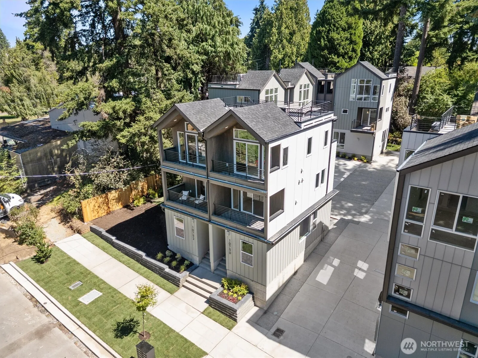 Property photo for 10750 Interlake Avenue N, Seattle photo 2