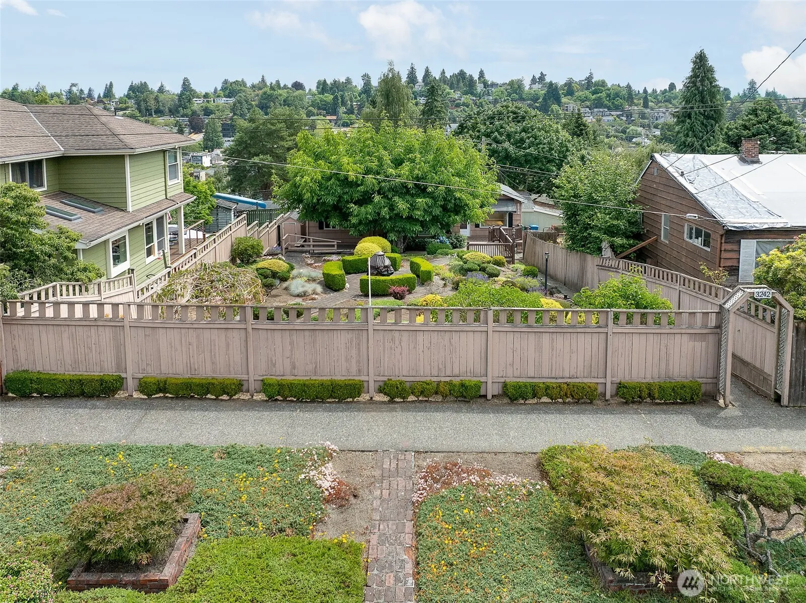 Property photo for 3242 36th Avenue W, Seattle photo 3