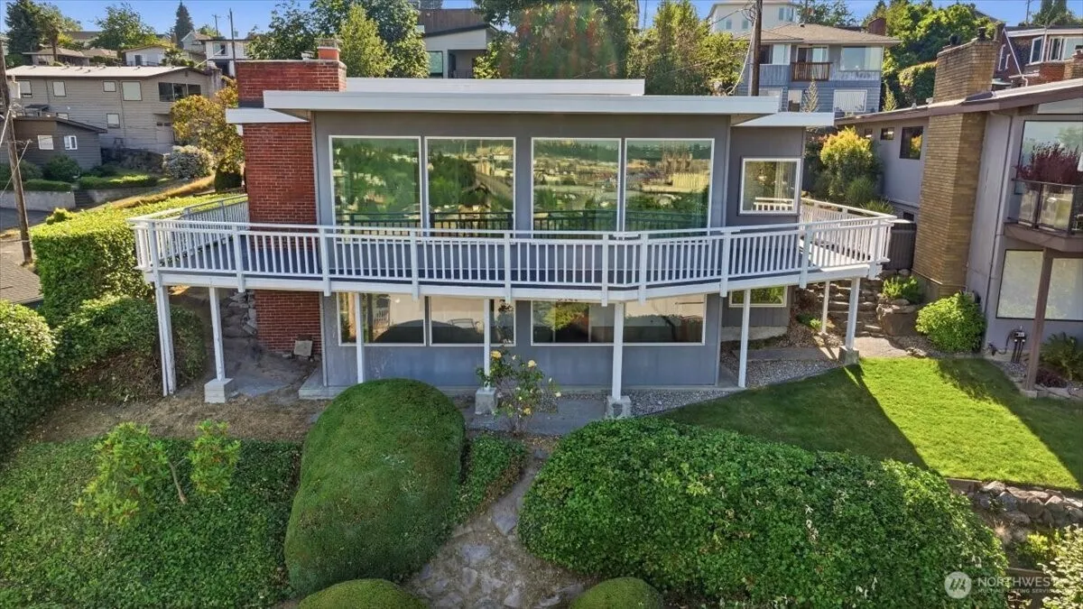 Property photo for 3741 33rd Avenue Sw, Seattle photo 4