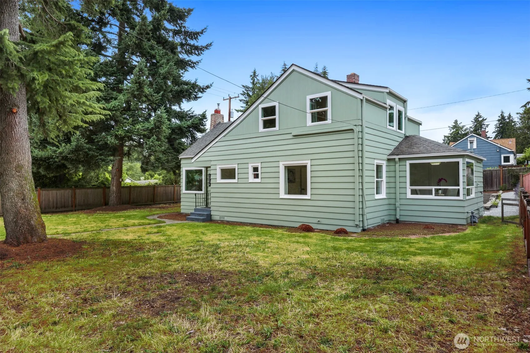 Property photo for 3006 Ne 133rd Street, Seattle photo 4