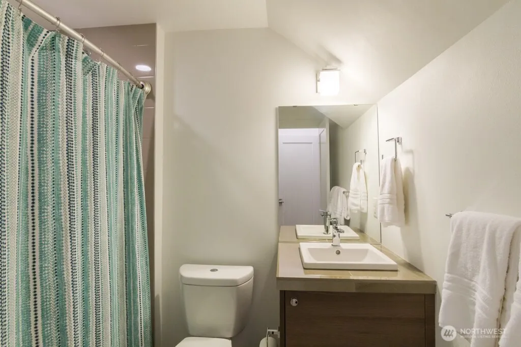 Property photo for 130 21st Avenue E #c, Seattle photo 3