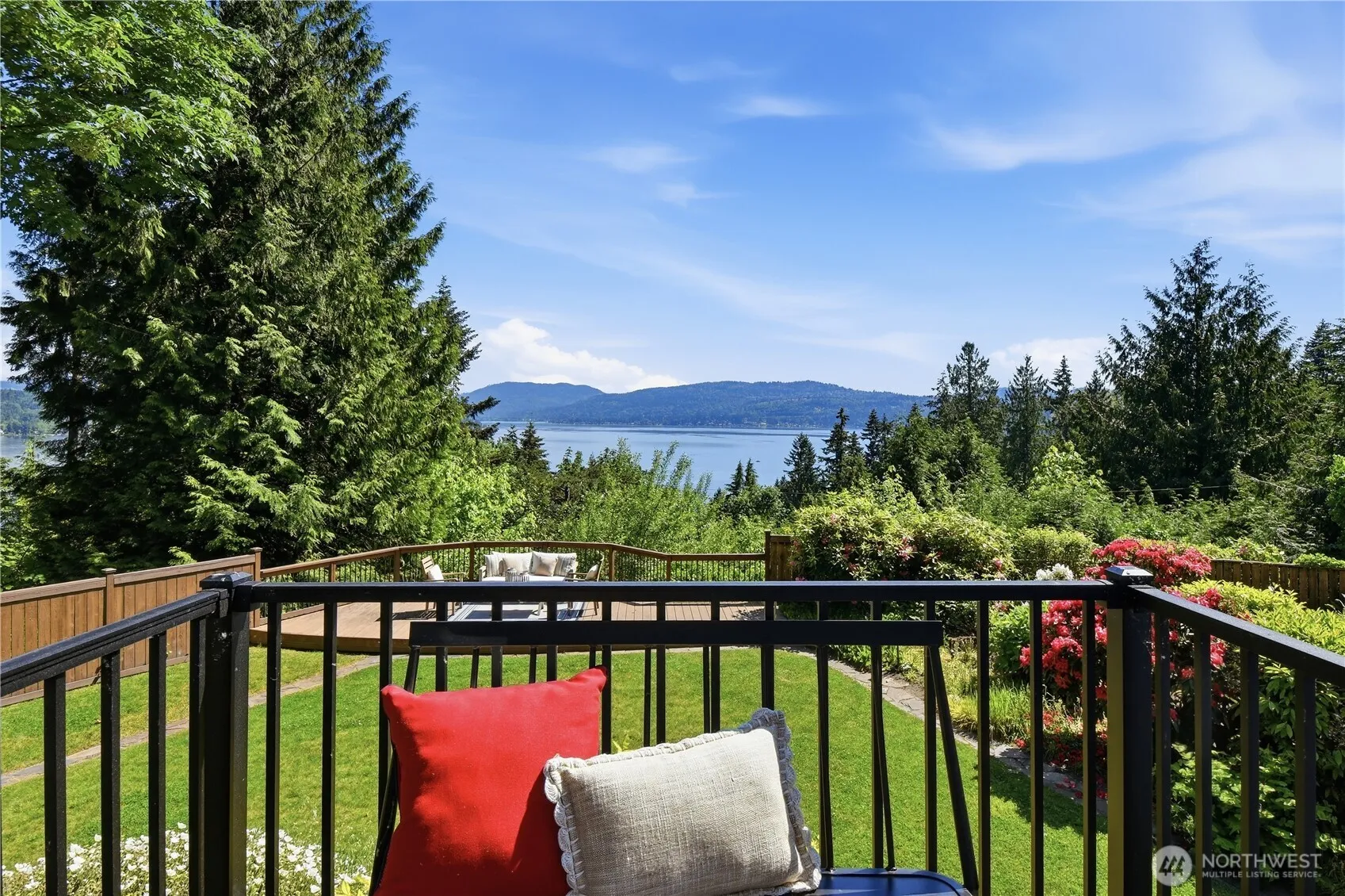 Property photo for 639 W Lake Sammamish Parkway Ne, Bellevue photo 3