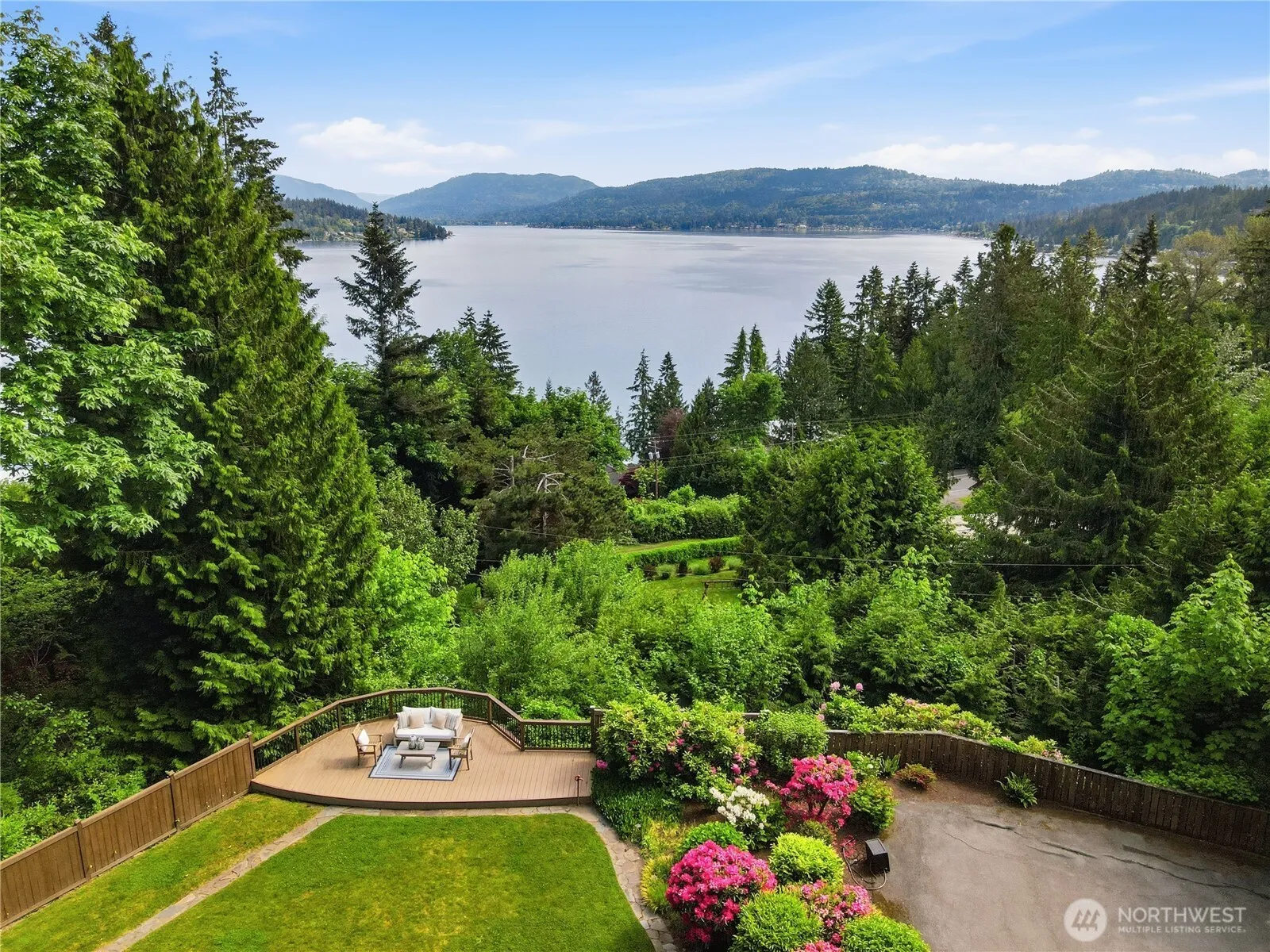 Property photo for 639 W Lake Sammamish Parkway Ne, Bellevue photo 2