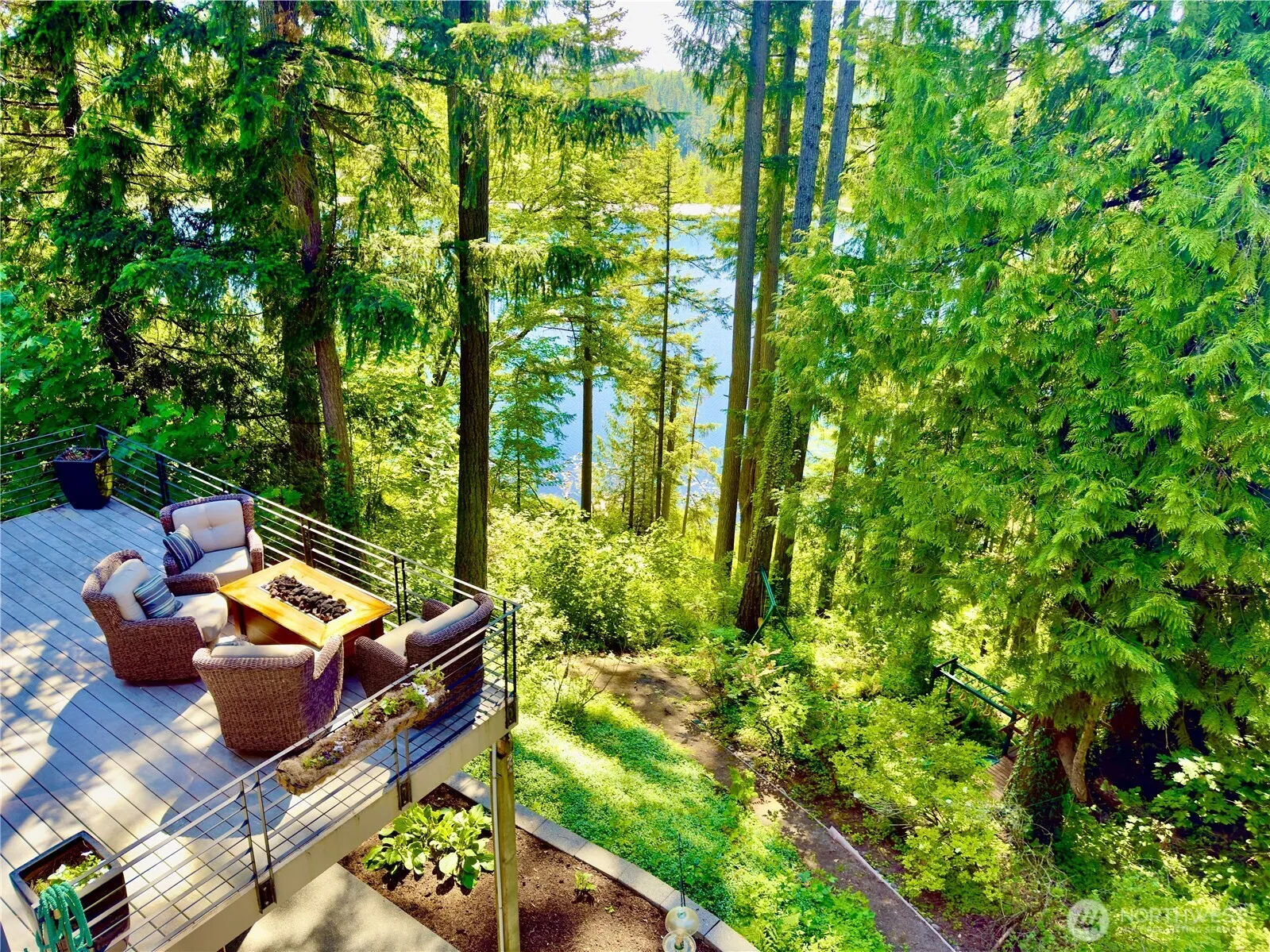 Property photo for 18603 E Spring Lake Drive Se, Renton photo 2
