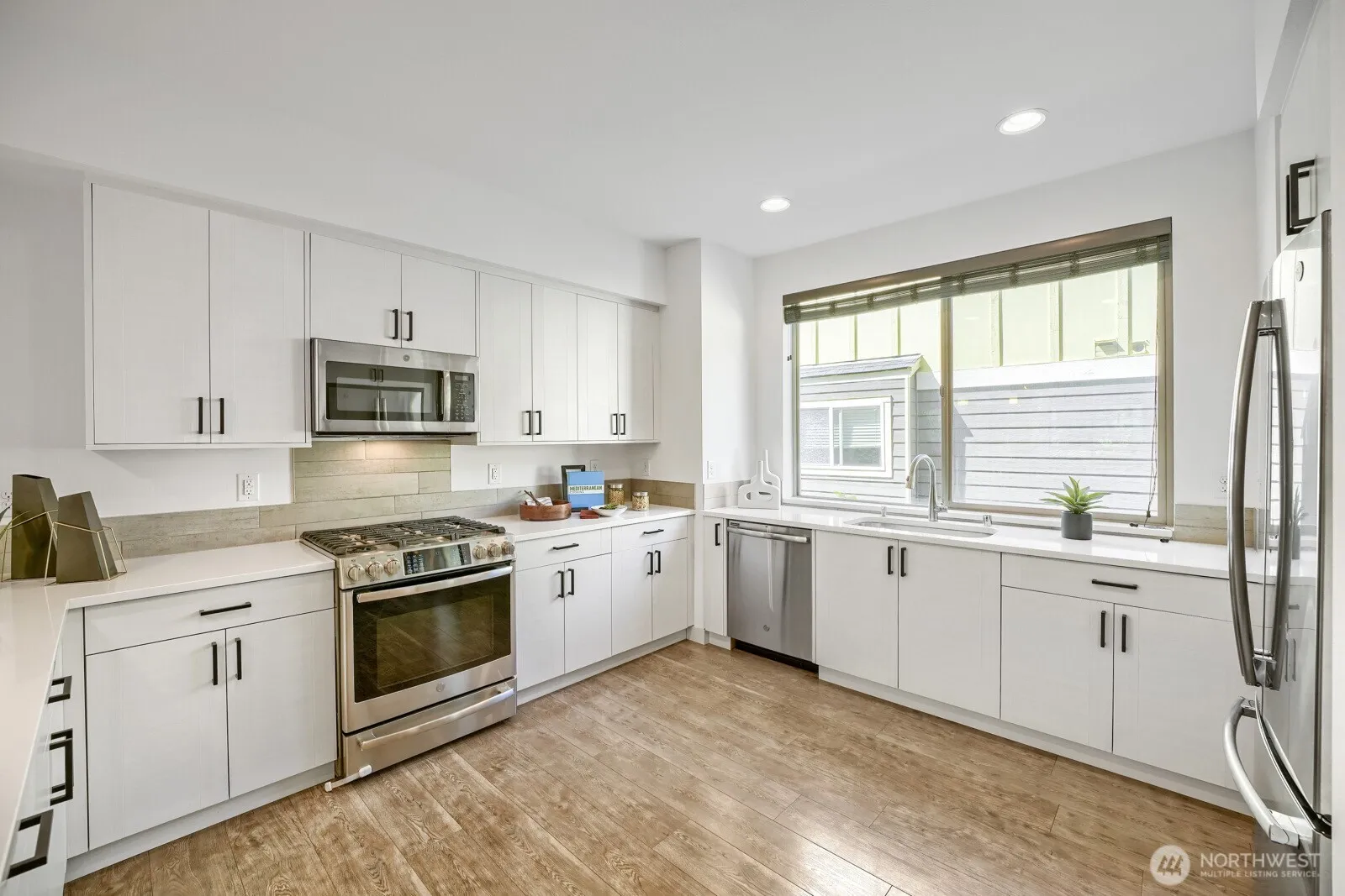 Property photo for 5206 Delridge Way Sw #b, Seattle photo 5