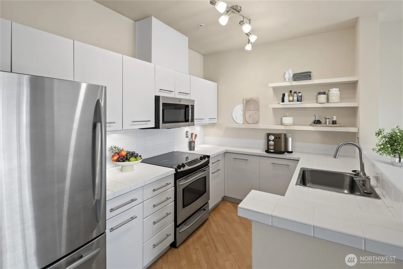 Property photo for 700 E Denny Way #603, Seattle photo 5