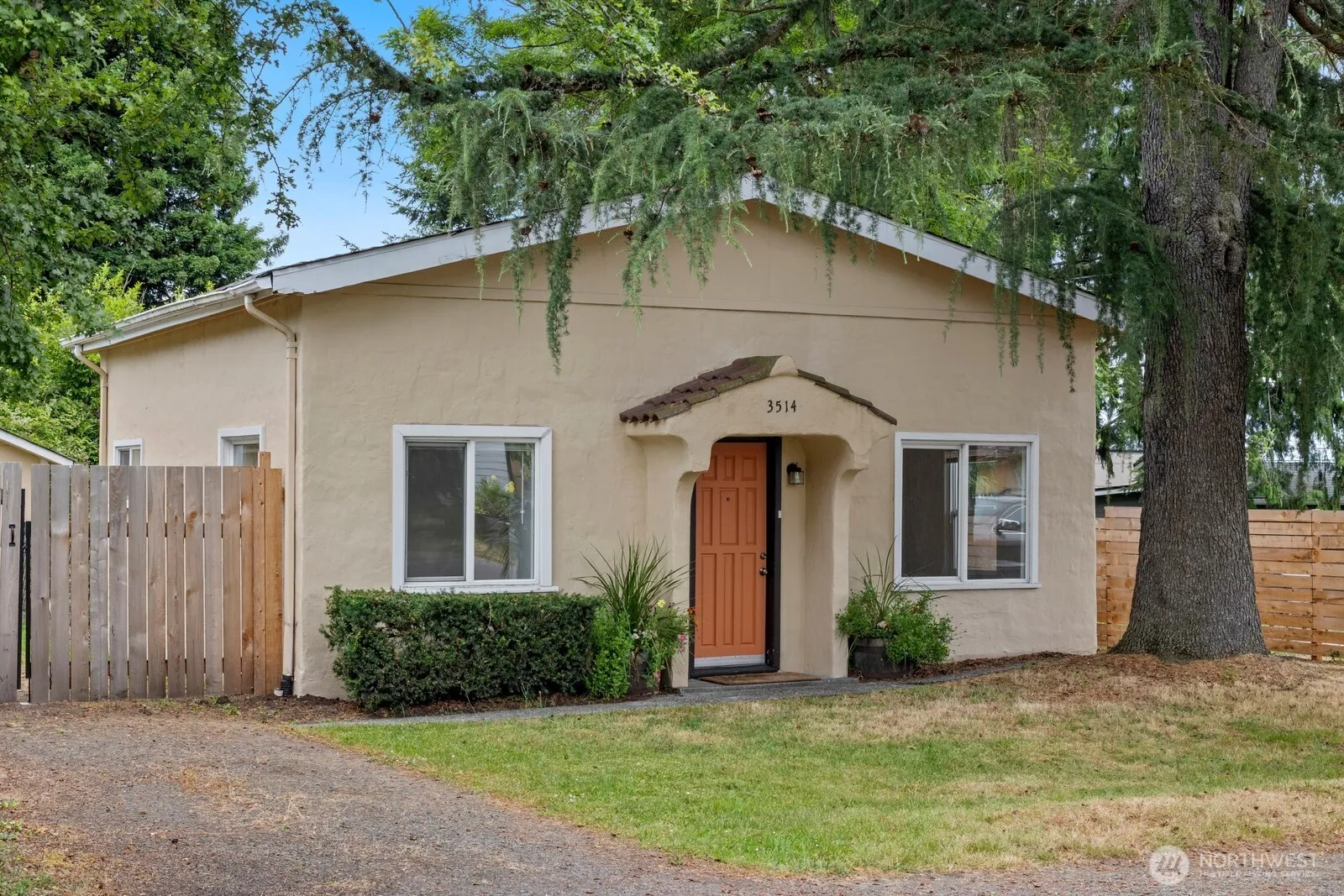 Property photo for 3514 Sw 98th St, Seattle photo 2