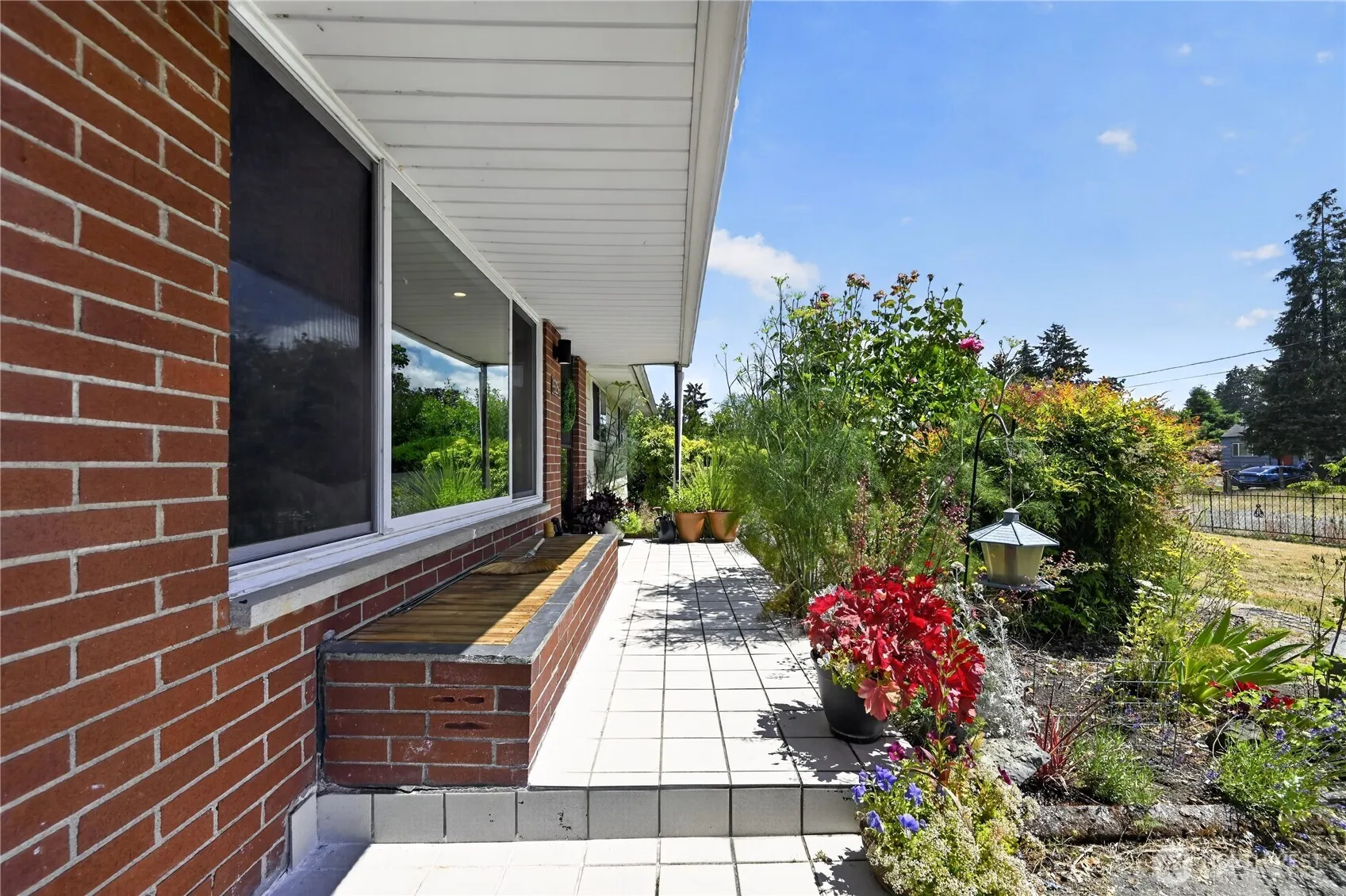 Property photo for 9325 Northlake Drive Sw, Lakewood photo 3