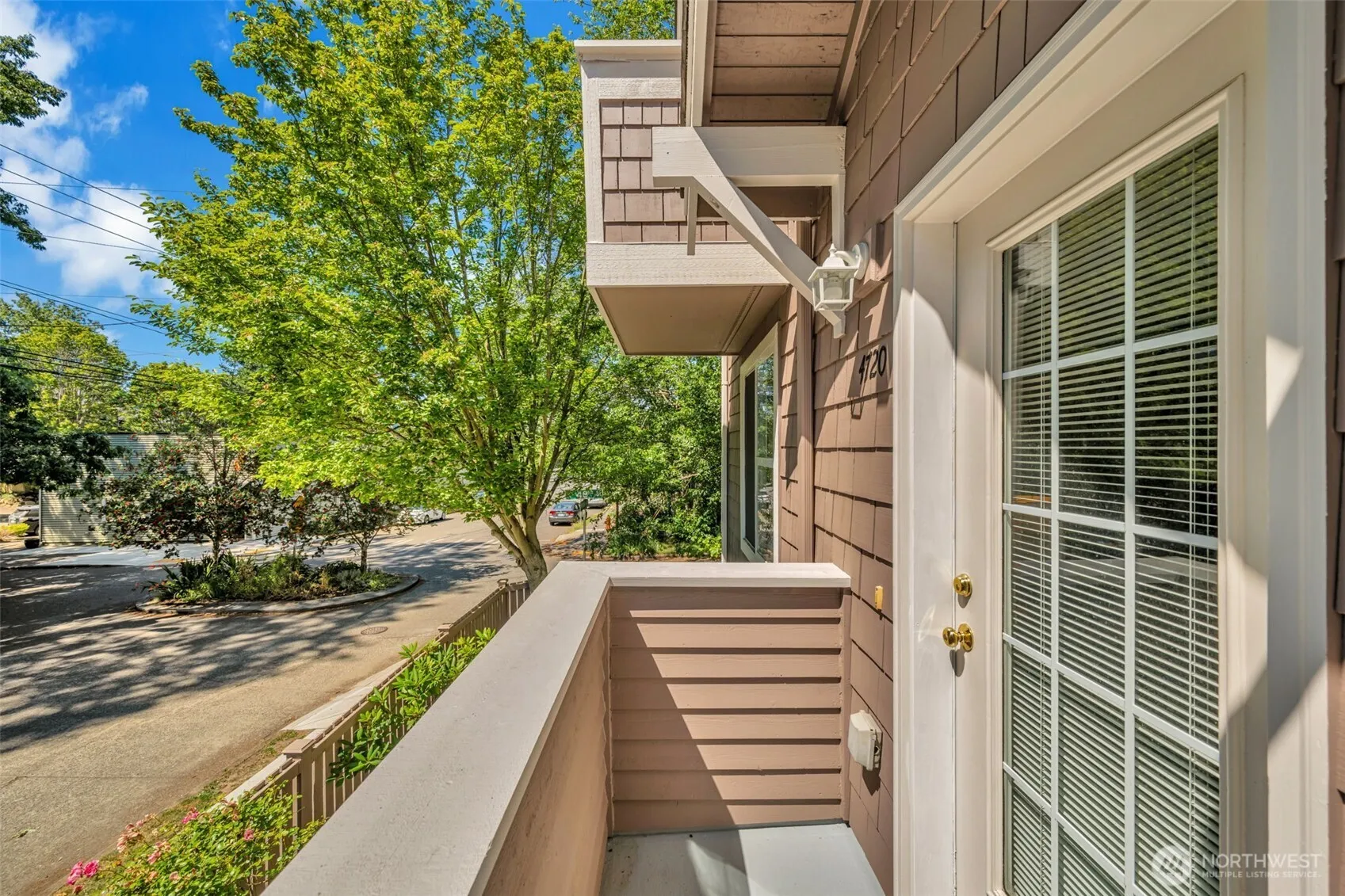 Property photo for 4720 Interlake Avenue N, Seattle photo 2