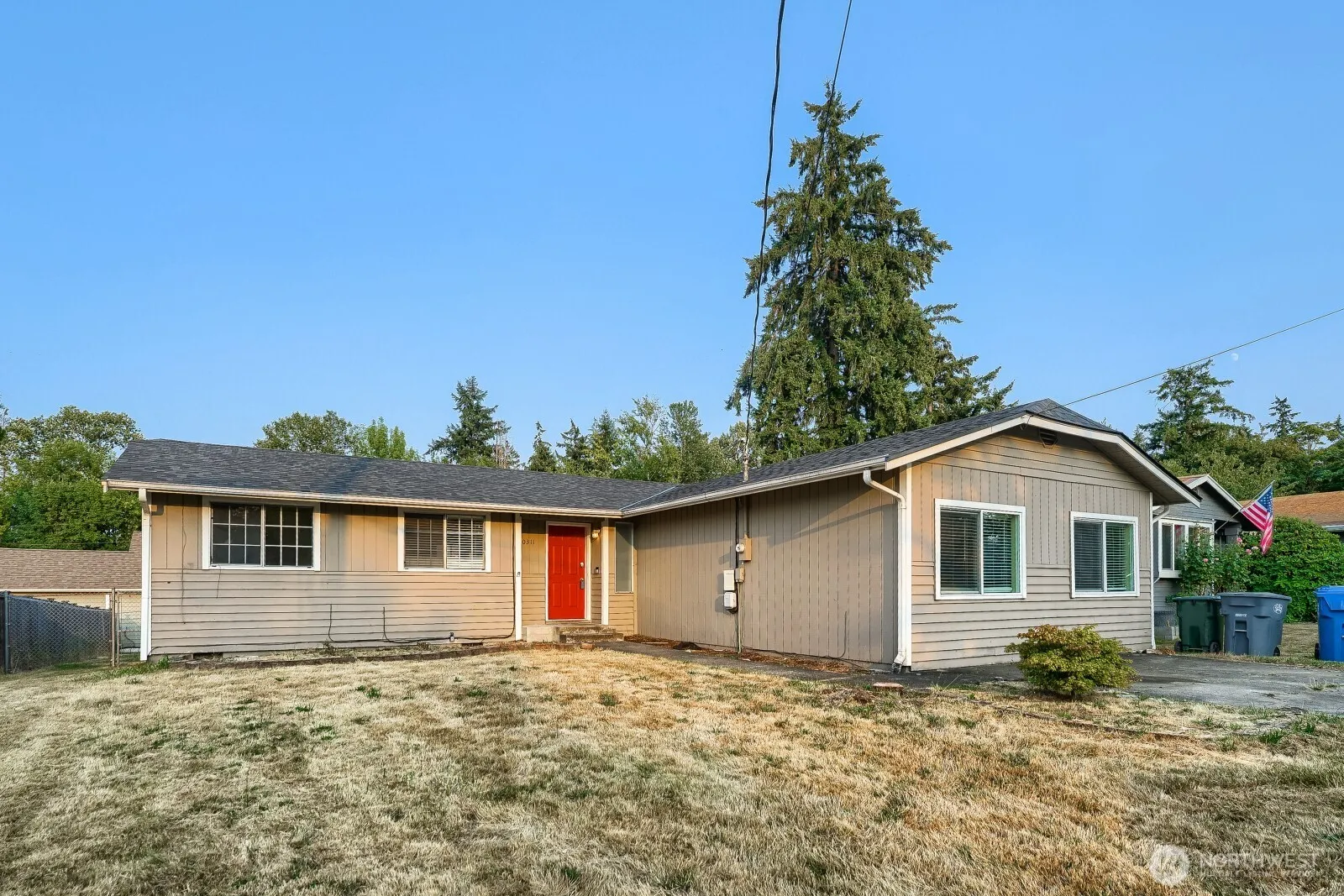 Property photo for 10311 D Street E, Tacoma photo 2