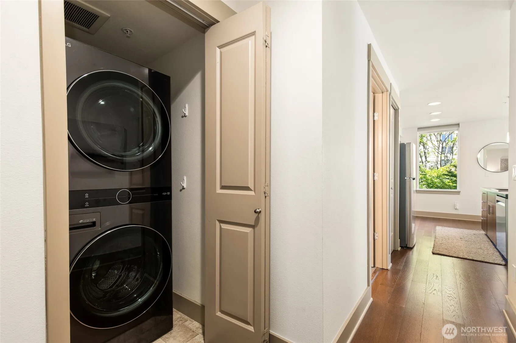 Property photo for 4547 8th Avenue Ne #310, Seattle photo 2