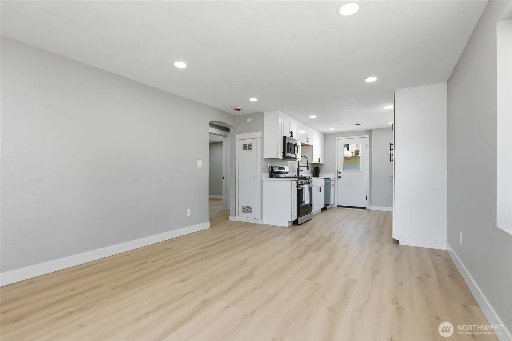 Property photo for 14402 Washington Avenue Sw #3, Lakewood photo 5