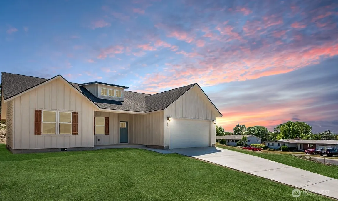 Property photo for 225 W Linden Avenue, Moses Lake