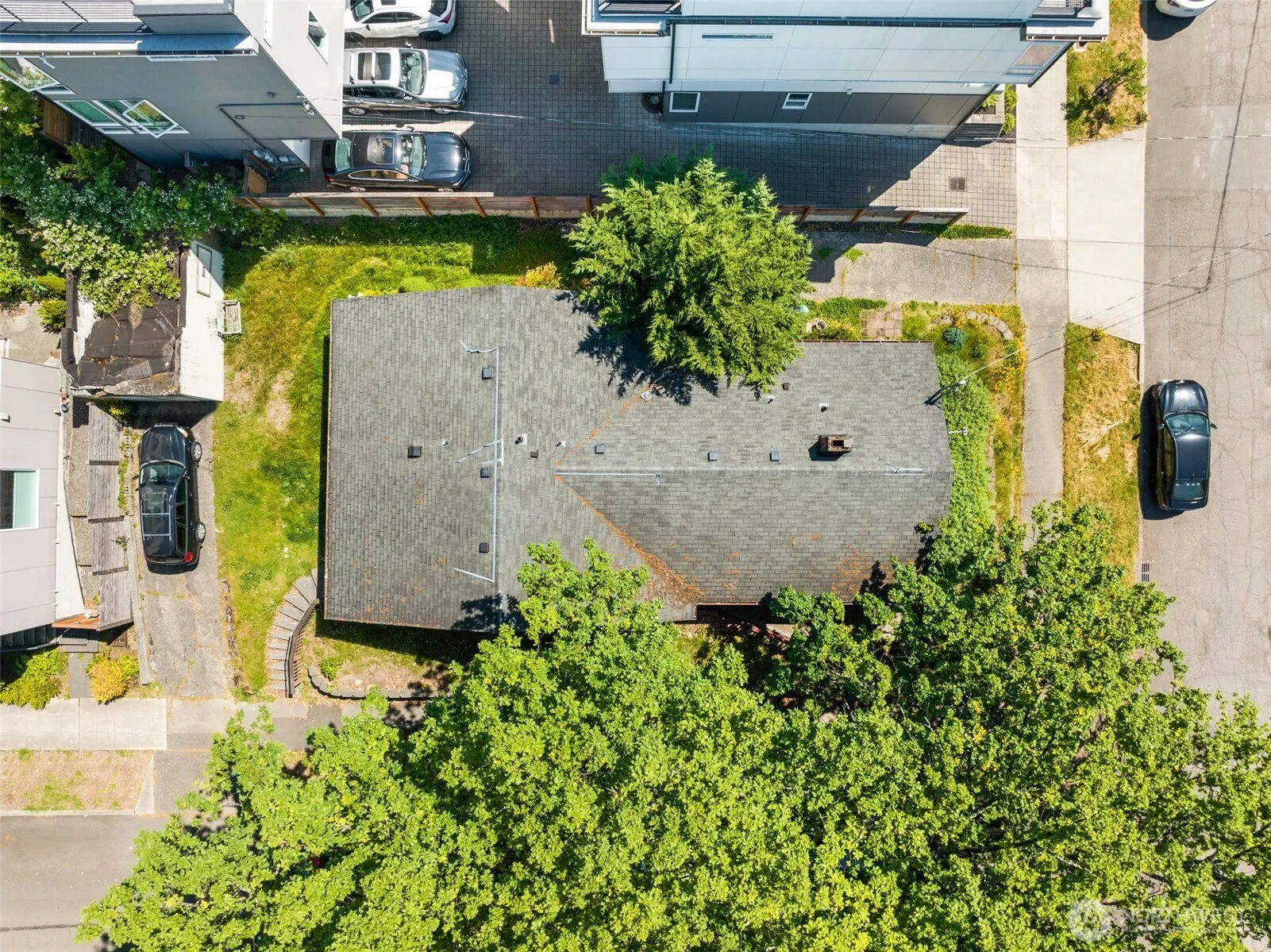 Property photo for 118 27th Avenue S, Seattle photo 2