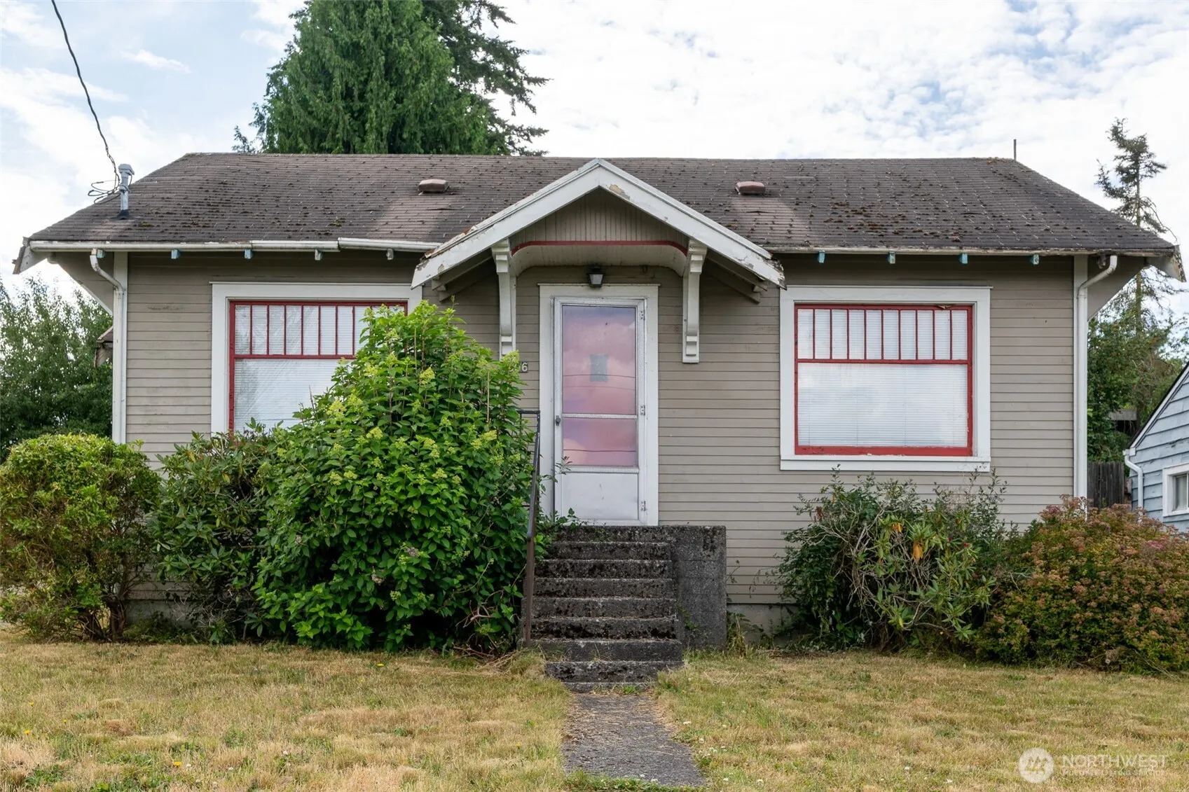 Property photo for 5806 Commercial Avenue, Everett photo 3
