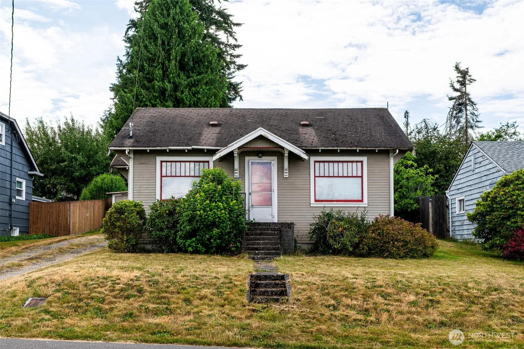 Property photo for 5806 Commercial Avenue, Everett photo 2