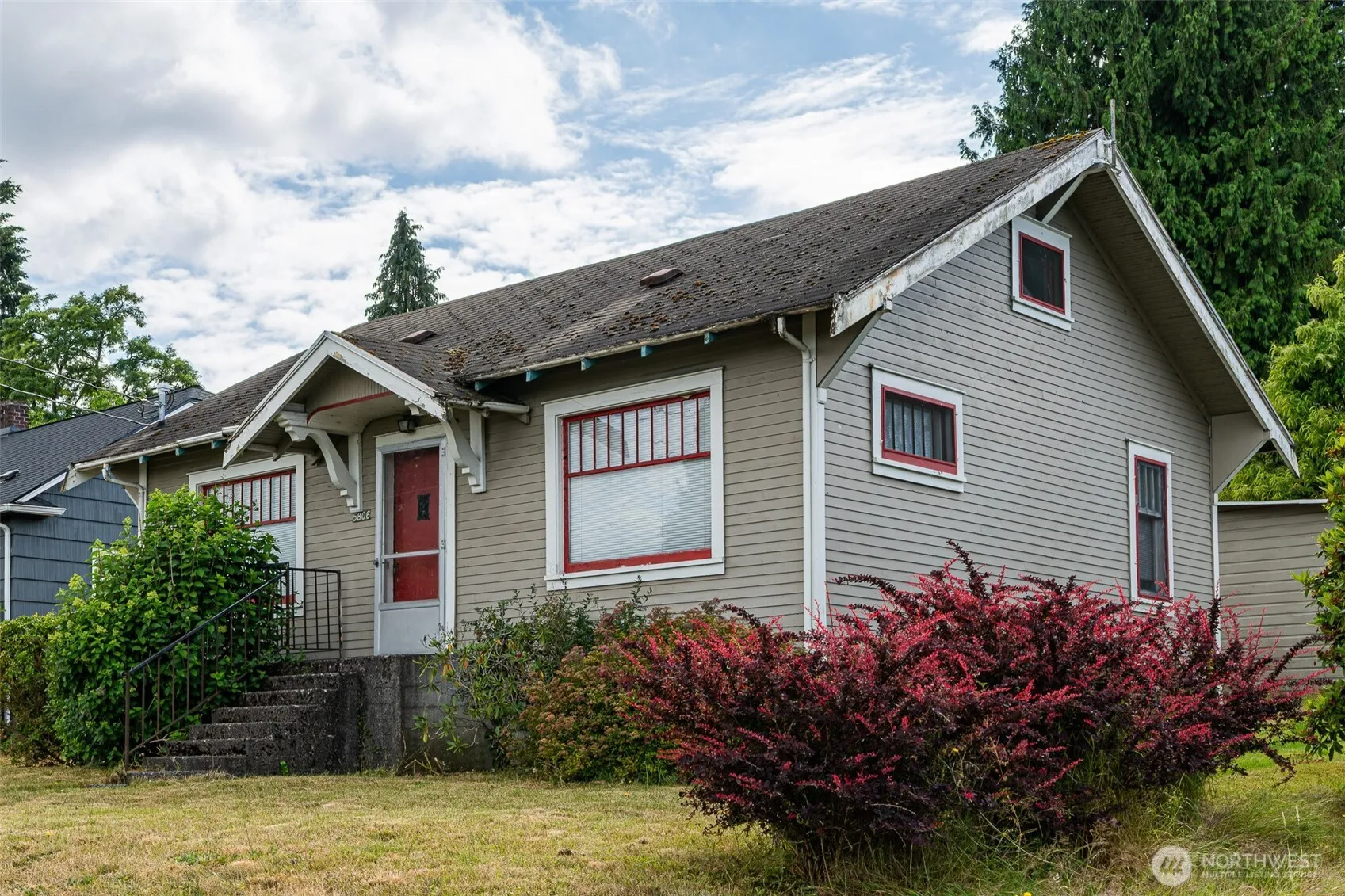 Property photo for 5806 Commercial Avenue, Everett