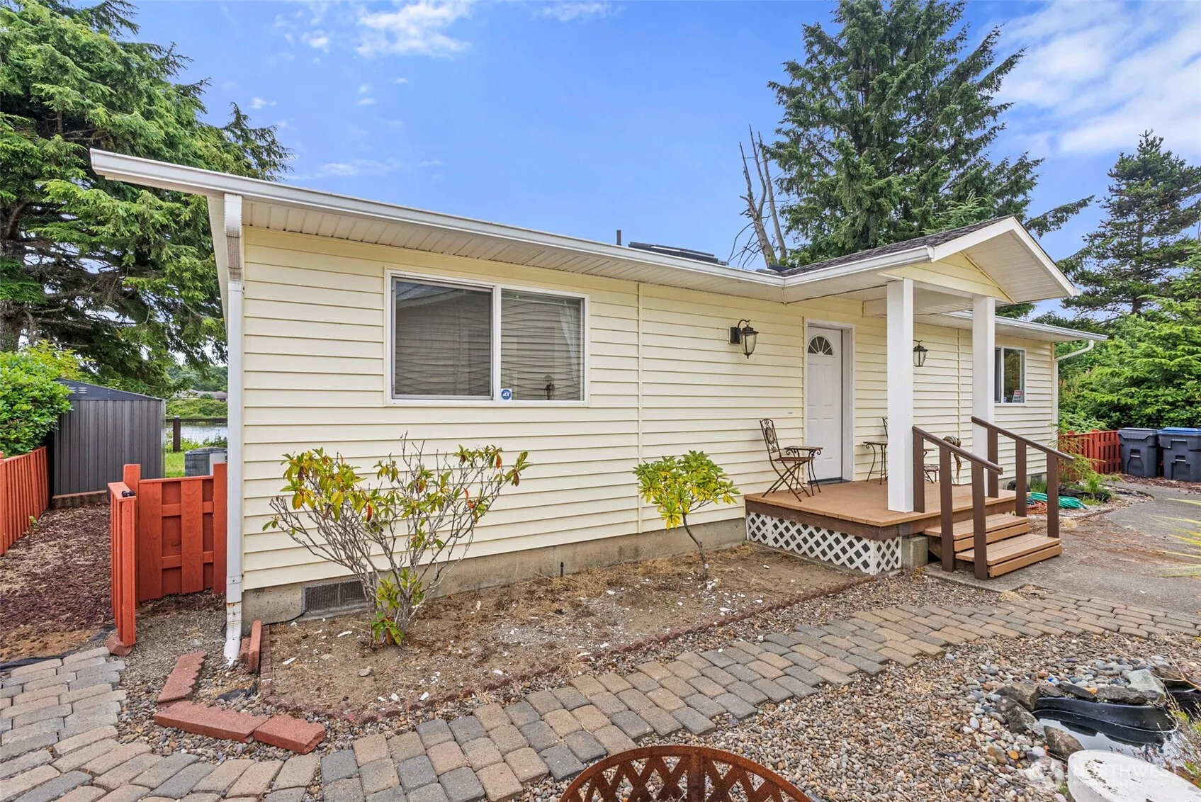 Property photo for 526 Sunset Avenue Ne, Ocean Shores photo 2
