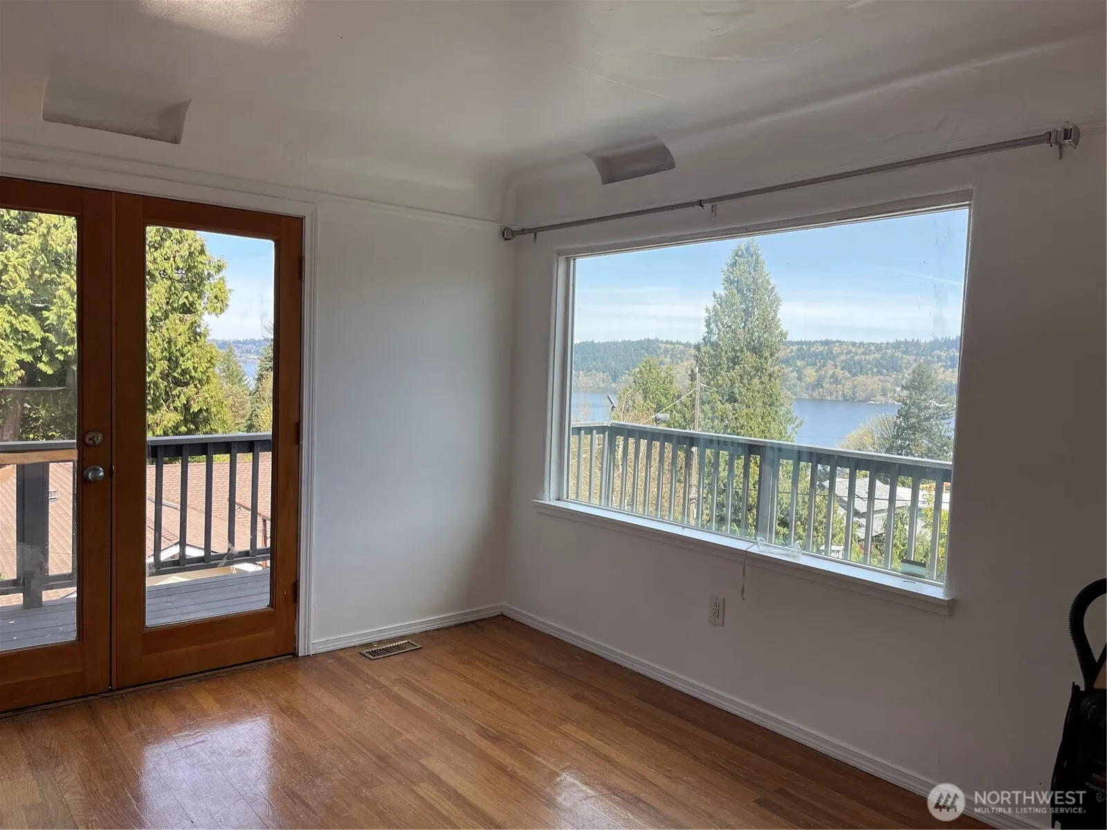 Property photo for 12321 42nd Avenue Ne, Seattle photo 5