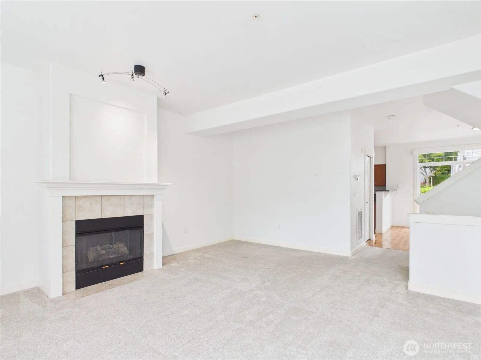 Property photo for 23120 Se Black Nugget Rd Road #a6, Issaquah photo 4
