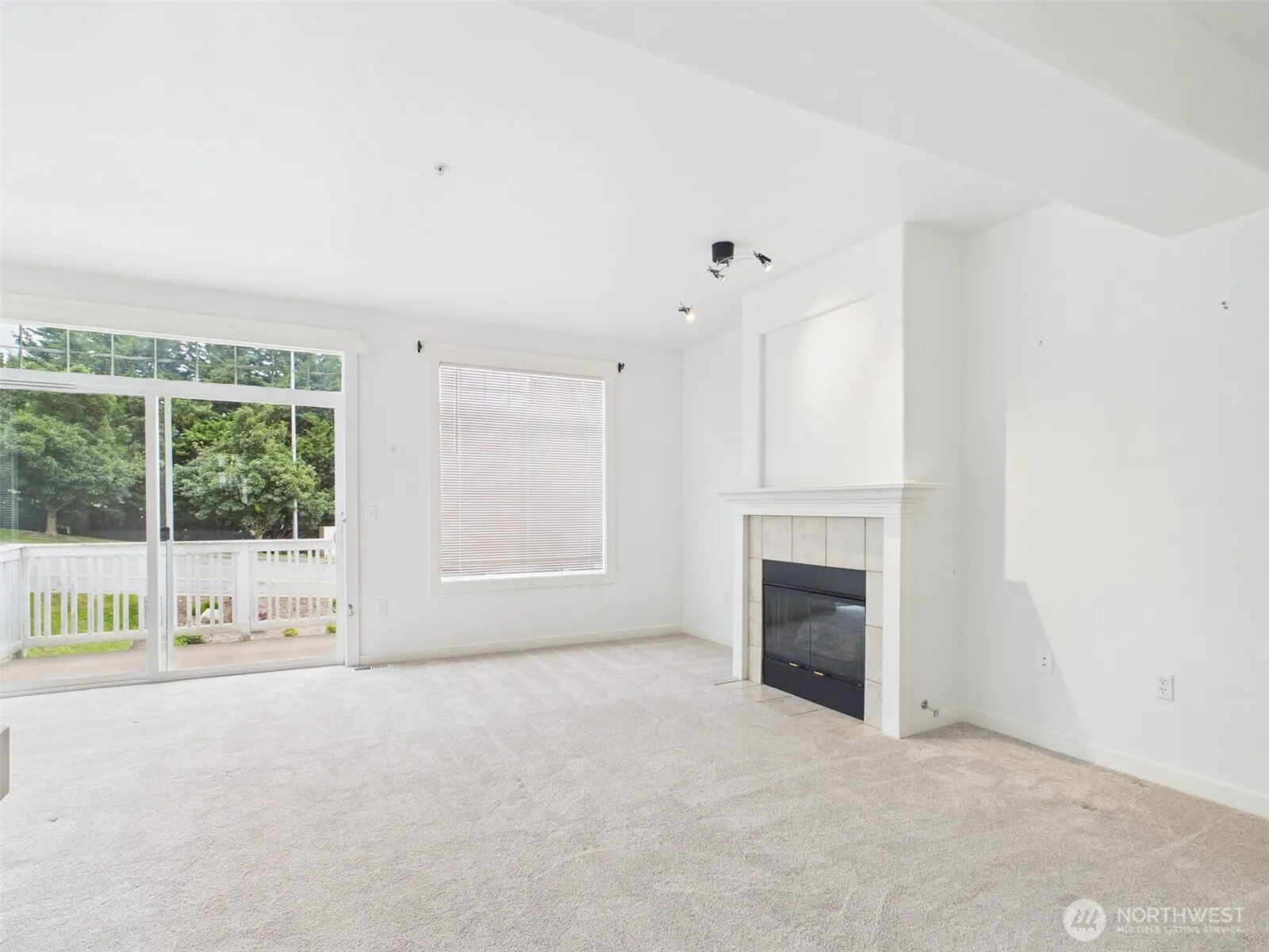 Property photo for 23120 Se Black Nugget Rd Road #a6, Issaquah photo 3
