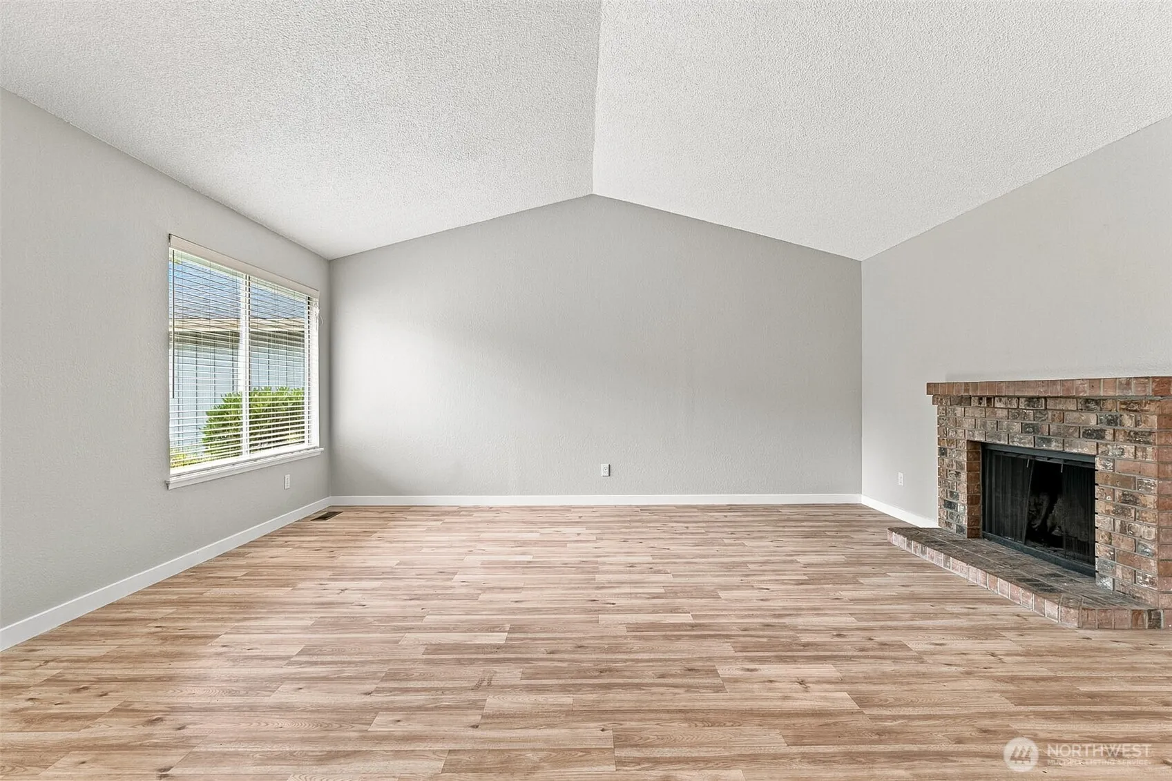 Property photo for 1921 Sw 307th Street #b, Federal Way photo 2