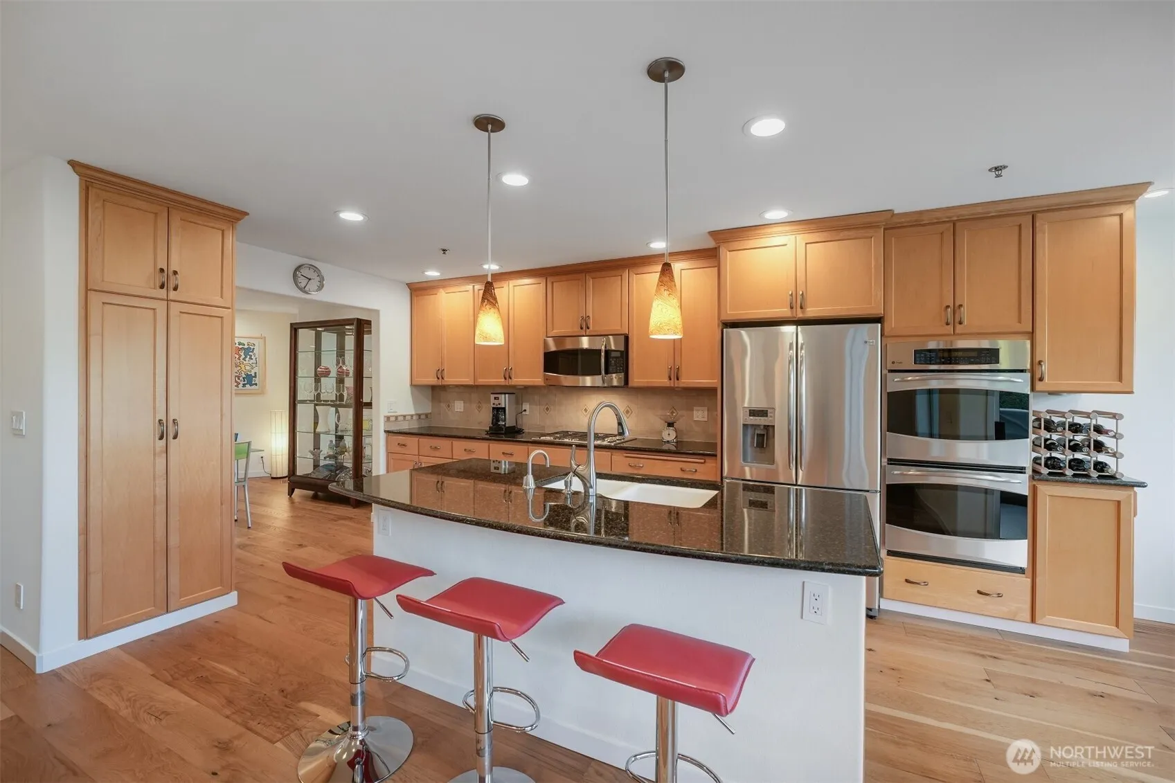 Property photo for 10108 Ne 63rd Street, Kirkland photo 5