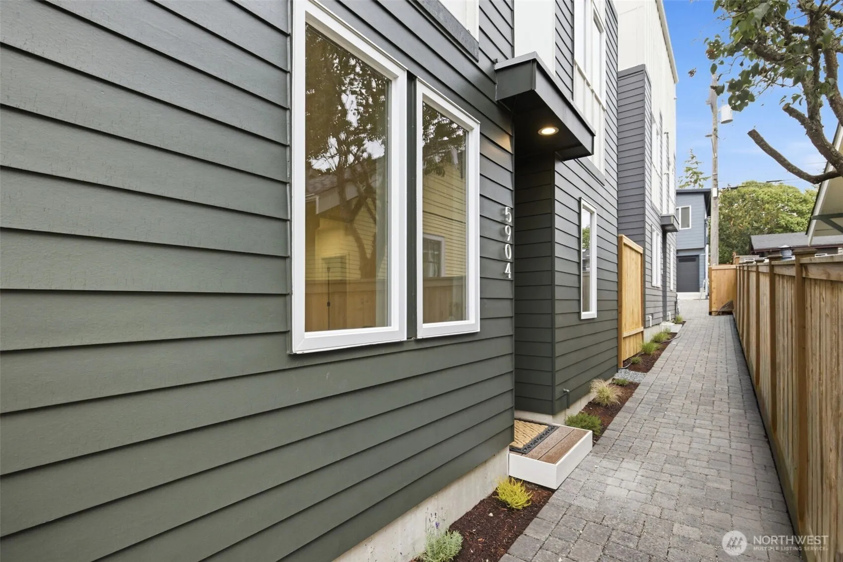 Property photo for 5904 42nd Avenue Sw, Seattle photo 3