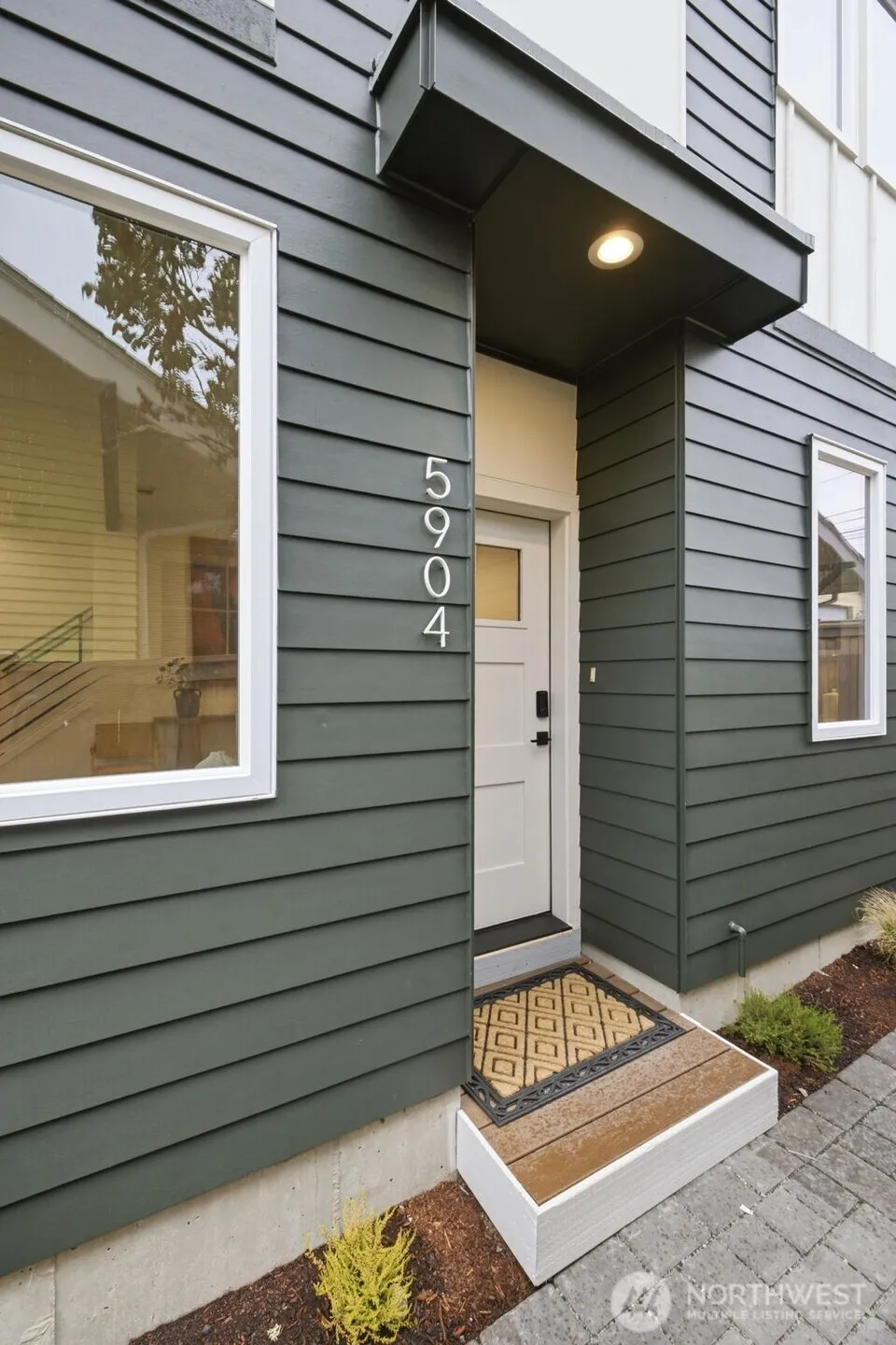 Property photo for 5904 42nd Avenue Sw, Seattle photo 4