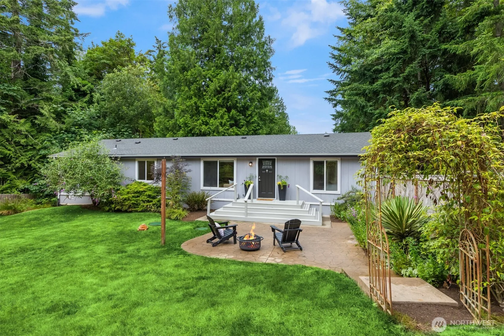 Property photo for 11727 Arrow Point Drive Ne, Bainbridge Island photo 2