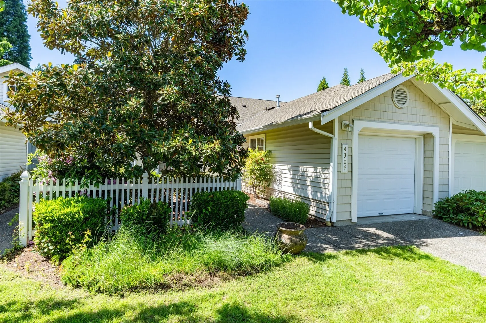 Property photo for 4304 S 220th Place, Kent photo 2