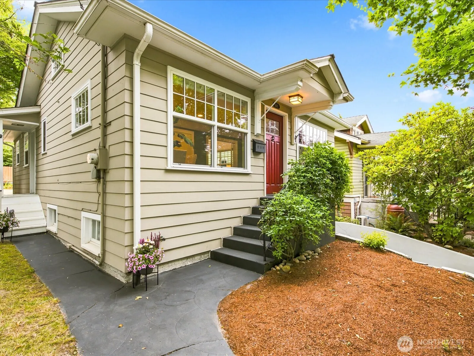 Property photo for 6742 7th Avenue Nw, Seattle photo 4