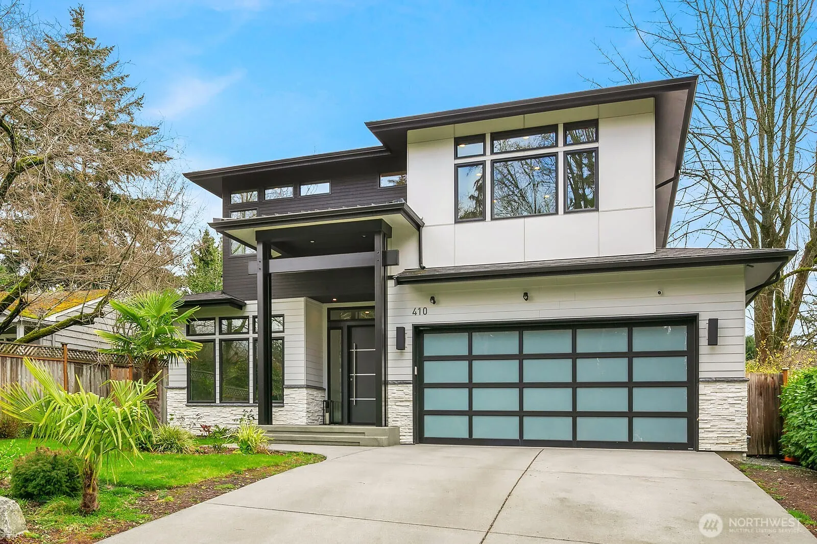 Property photo for 410 98 Avenue Ne, Bellevue